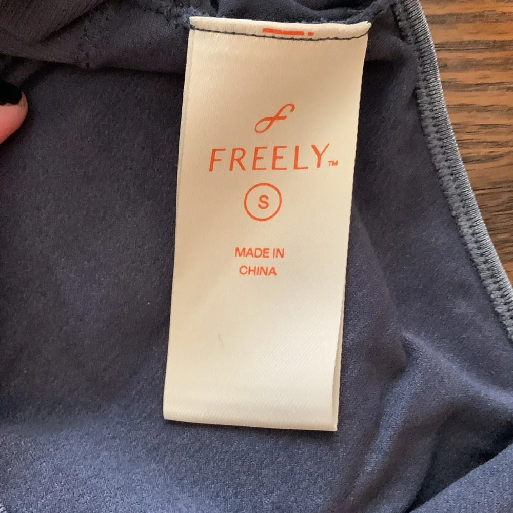 Freely Women’s Rose Seemless Low Support Sports Bra - Picture 7 of 8